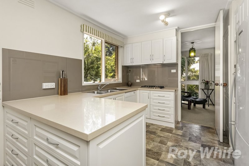 Photo - 19 Monomeith Crescent, Mount Waverley VIC 3149 - Image 2