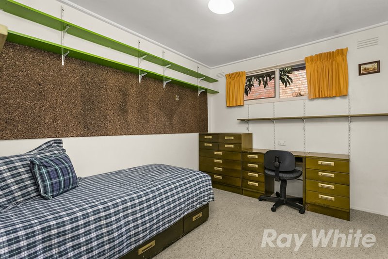 Photo - 19 Monomeith Crescent, Mount Waverley VIC 3149 - Image 8