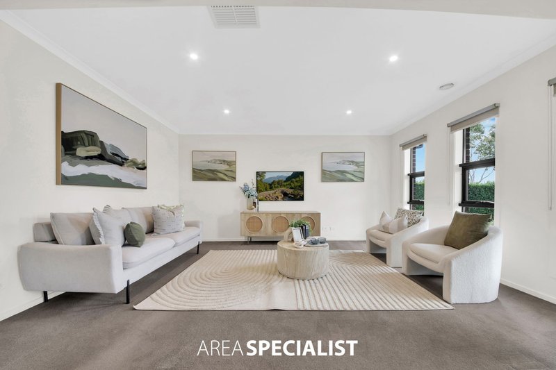 Photo - 19 Montalto Drive, Pakenham VIC 3810 - Image 3
