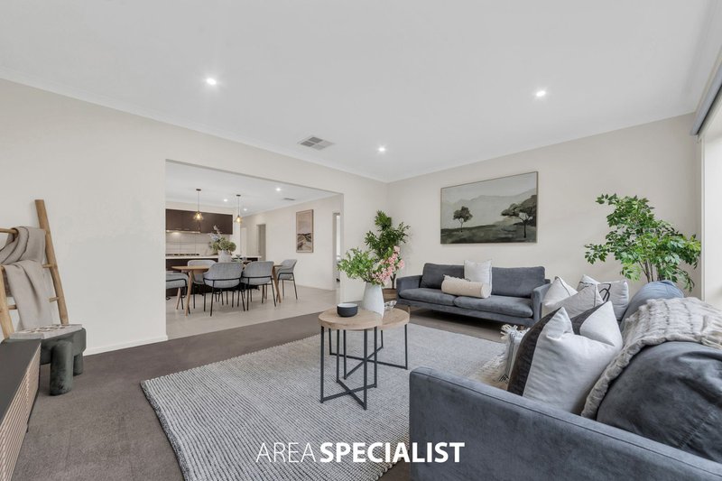 Photo - 19 Montalto Drive, Pakenham VIC 3810 - Image 5