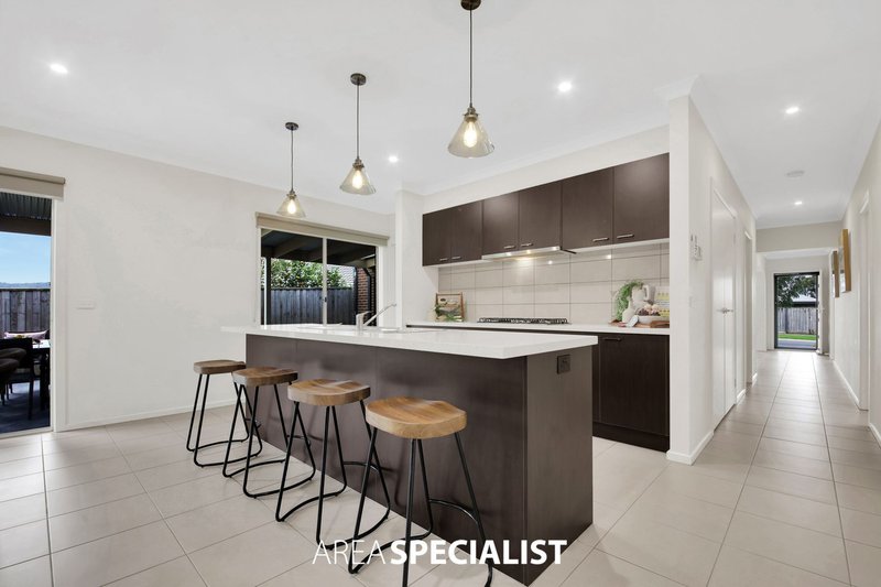 Photo - 19 Montalto Drive, Pakenham VIC 3810 - Image 8
