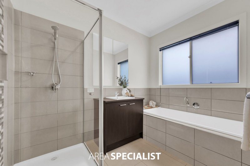 Photo - 19 Montalto Drive, Pakenham VIC 3810 - Image 17
