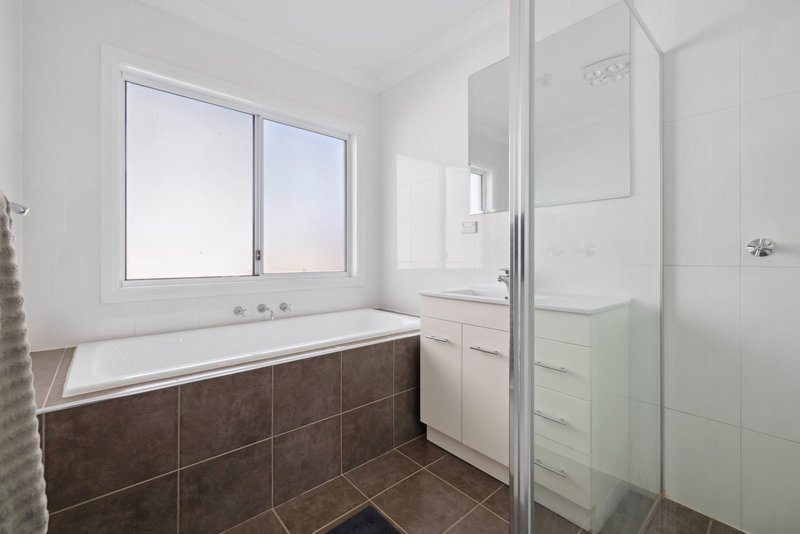 Photo - 19 Montem Street, Bowning NSW 2582 - Image 11