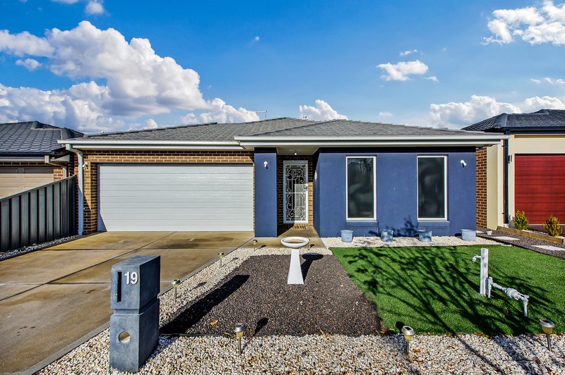 19 Moore Drive, Fraser Rise VIC 3336