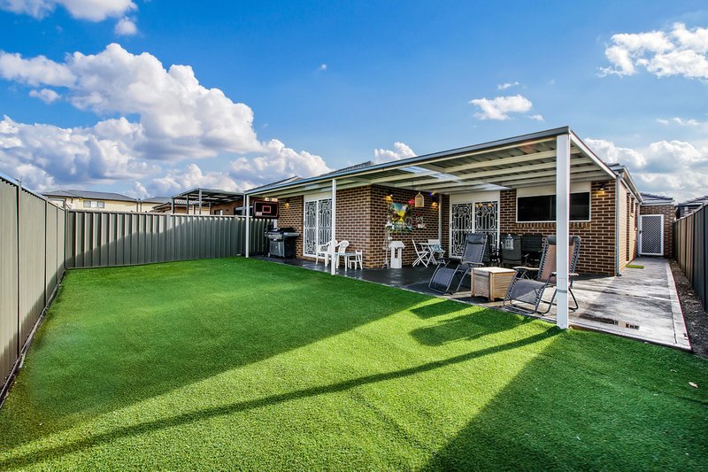 Photo - 19 Moore Drive, Fraser Rise VIC 3336 - Image 11