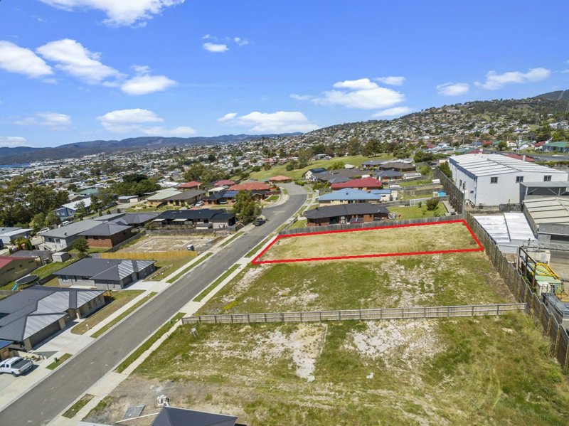Photo - 19 Moore Park Drive, Glenorchy TAS 7010 - Image 3