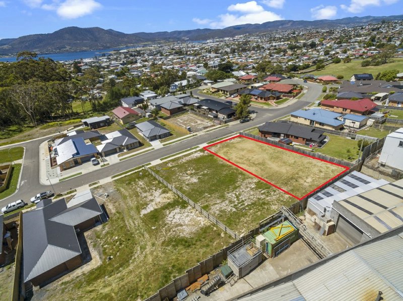 Photo - 19 Moore Park Drive, Glenorchy TAS 7010 - Image 4
