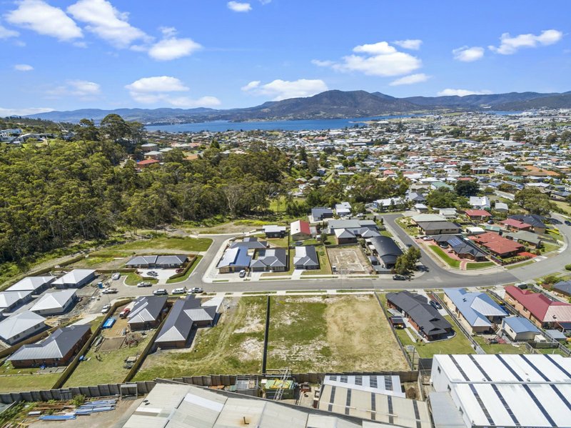 Photo - 19 Moore Park Drive, Glenorchy TAS 7010 - Image 5