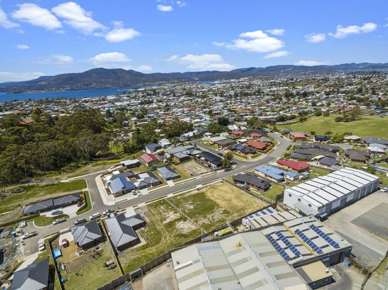 Photo - 19 Moore Park Drive, Glenorchy TAS 7010 - Image 6