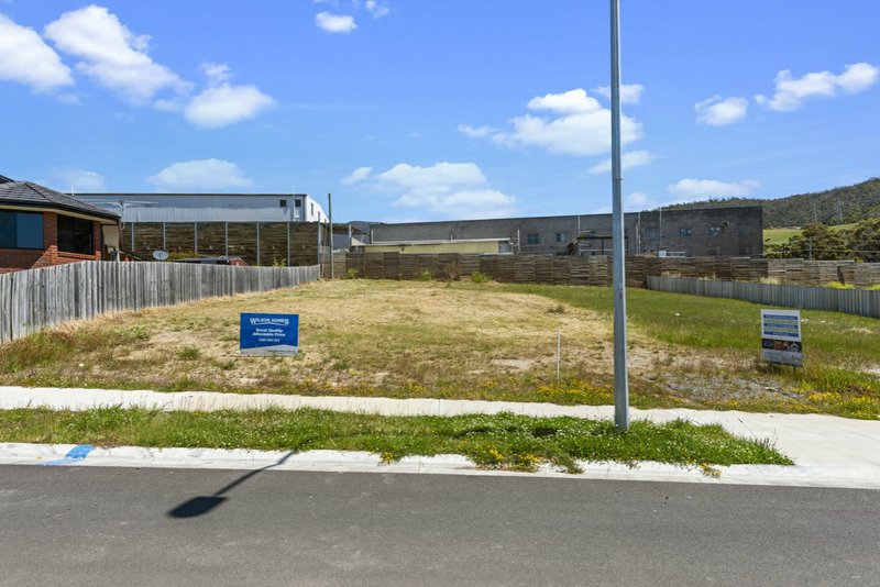 Photo - 19 Moore Park Drive, Glenorchy TAS 7010 - Image 7