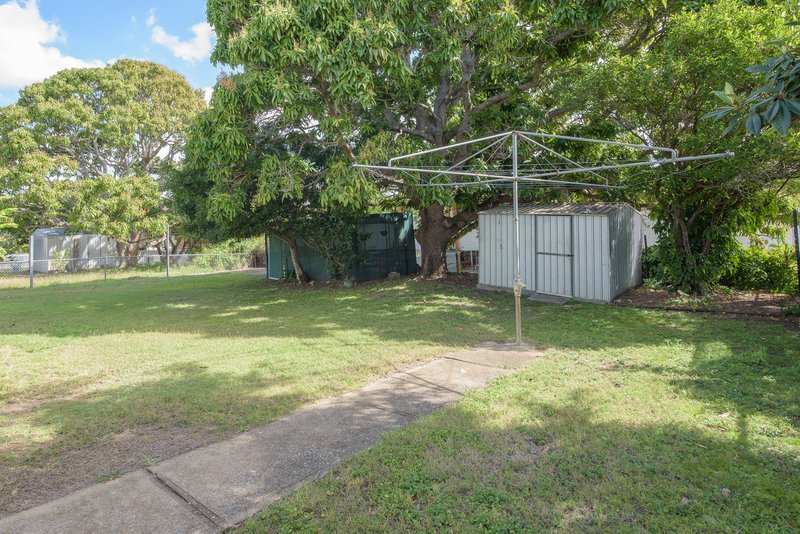 Photo - 19 Morley Street, West Gladstone QLD 4680 - Image 12