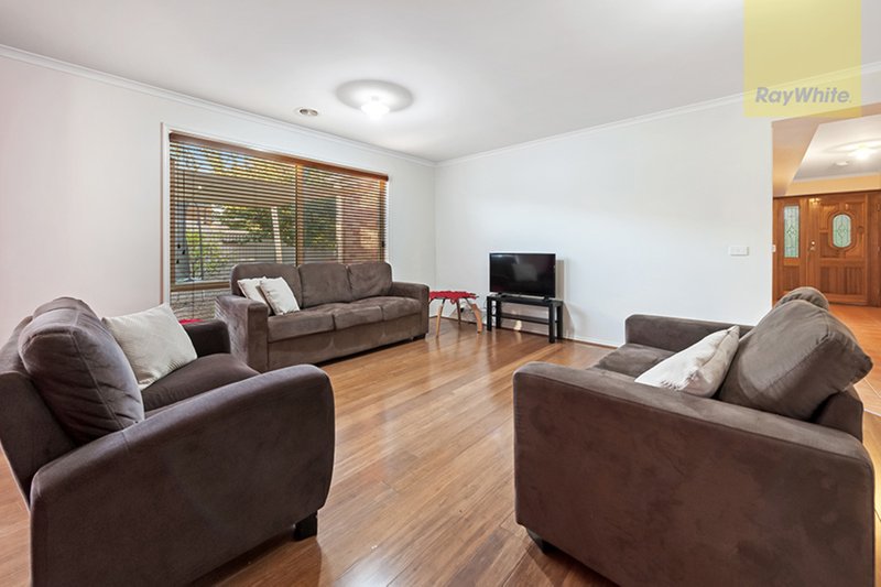 Photo - 19 Mosman Way, Craigieburn VIC 3064 - Image 3