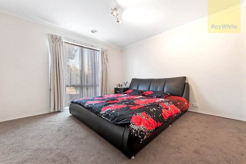 Photo - 19 Mosman Way, Craigieburn VIC 3064 - Image 7