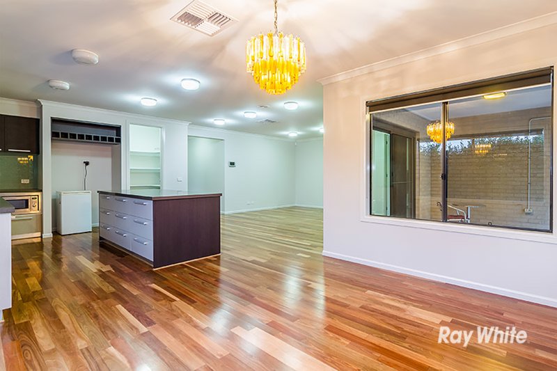 Photo - 19 Mundaring Drive, Cranbourne VIC 3977 - Image 11