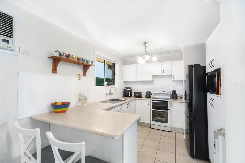 Photo - 19 Narrawa Avenue, Erina NSW 2250 - Image 3