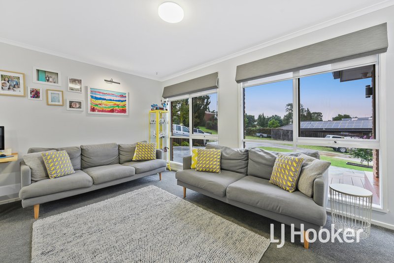 Photo - 19 Nathan Court, Pakenham VIC 3810 - Image 3