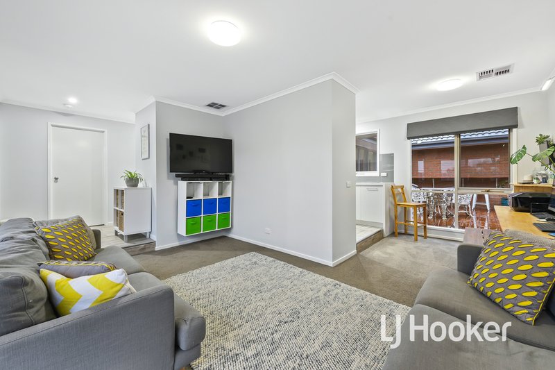 Photo - 19 Nathan Court, Pakenham VIC 3810 - Image 4