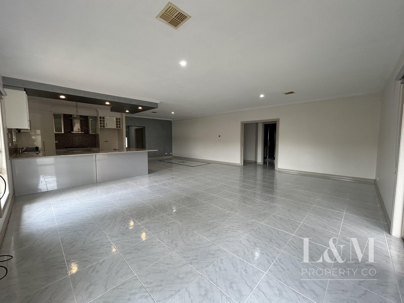 Photo - 19 Neptune Street, Roxburgh Park VIC 3064 - Image 7