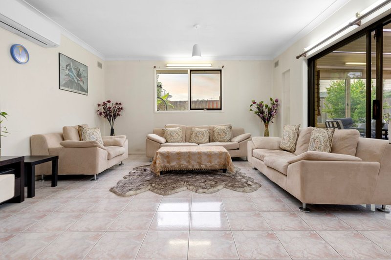 Photo - 19 Nicholas Street, Keysborough VIC 3173 - Image 2