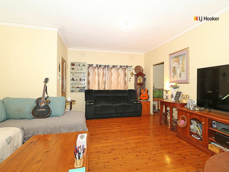 Photo - 19 Nilma Avenue, Mount Austin NSW 2650 - Image 2