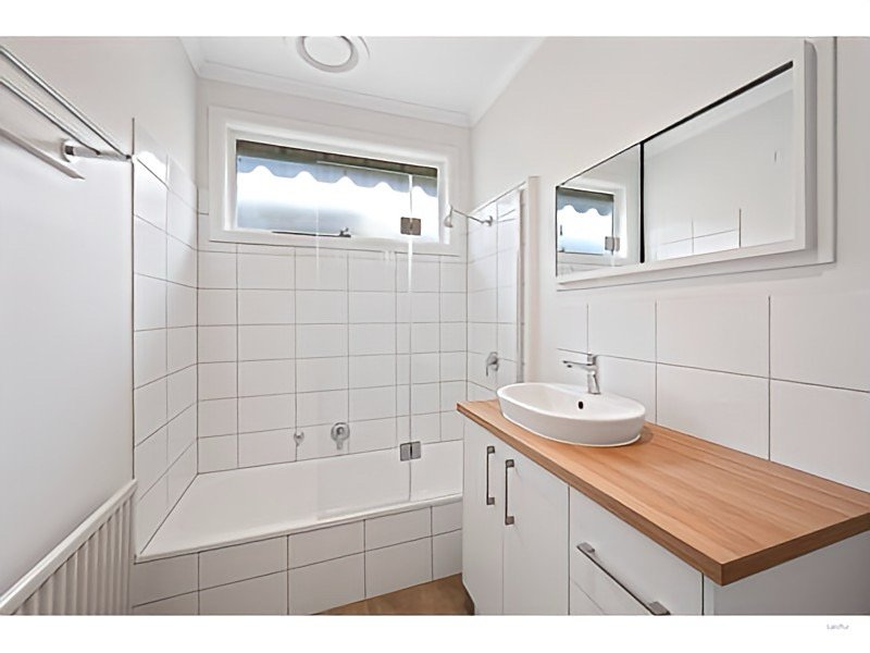 Photo - 19 Nott Street, Belmont VIC 3216 - Image 3