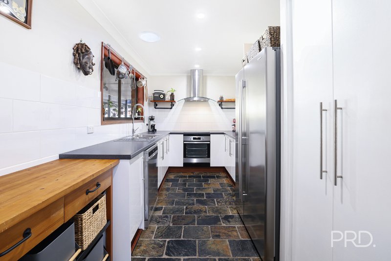 Photo - 19 Nowland Crescent, Tamworth NSW 2340 - Image 8