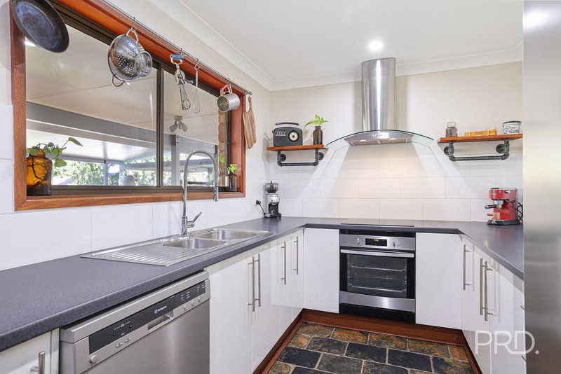 Photo - 19 Nowland Crescent, Tamworth NSW 2340 - Image 9