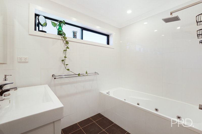 Photo - 19 Nowland Crescent, Tamworth NSW 2340 - Image 14