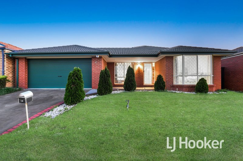 19 Nyarrin Place, Cranbourne West VIC 3977