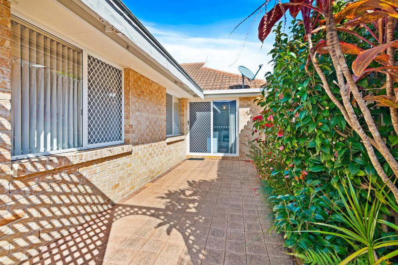 Photo - 1/9 Oasis Crescent, Elanora QLD 4221 - Image 9