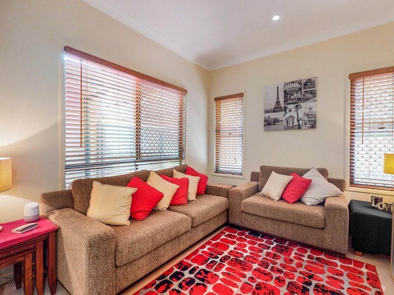 Photo - 19 Oatberry Crescent, Shailer Park QLD 4128 - Image 15