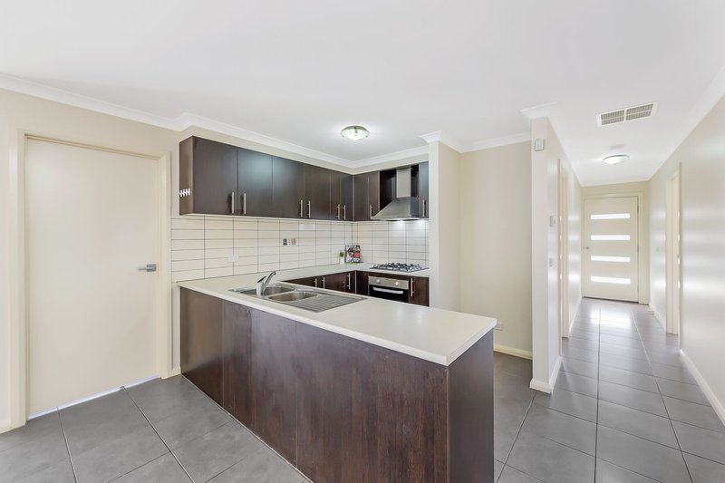 Photo - 19 Obrien Parade, Pakenham VIC 3810 - Image 3