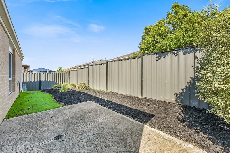 Photo - 19 Obrien Parade, Pakenham VIC 3810 - Image 11