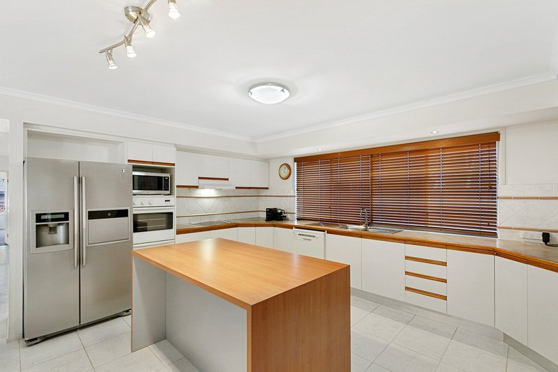 Photo - 19 Oceanview Street, Point Vernon QLD 4655 - Image 8