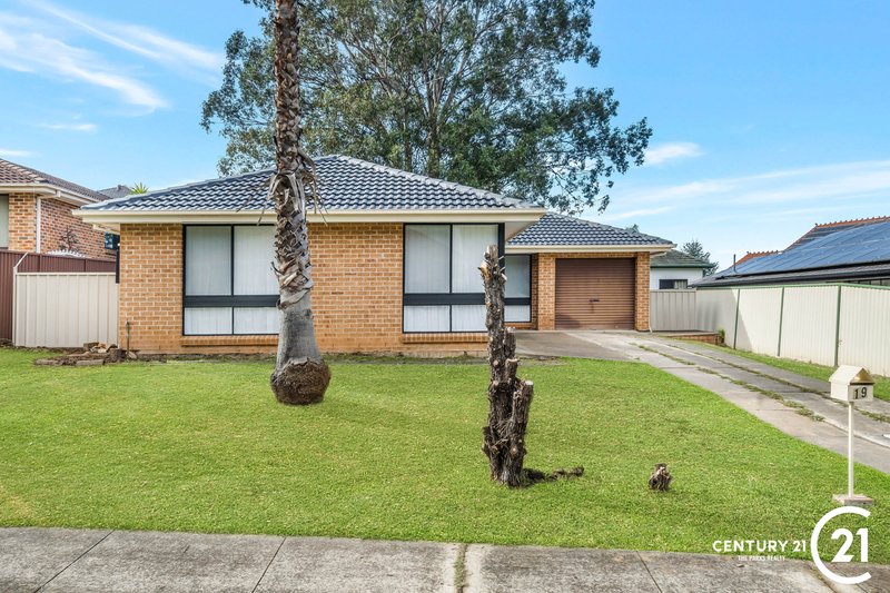 Photo - 19 Opal Place, Bossley Park NSW 2176 - Image 2