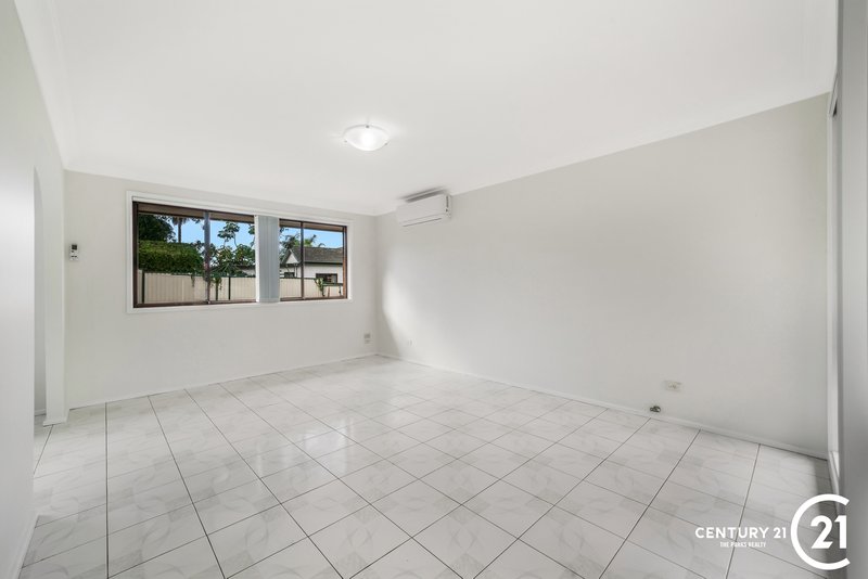 Photo - 19 Opal Place, Bossley Park NSW 2176 - Image 3