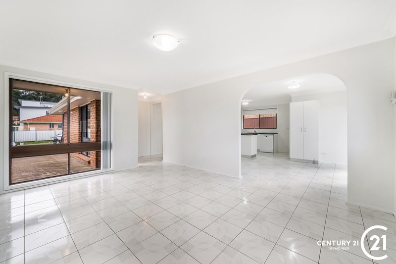 Photo - 19 Opal Place, Bossley Park NSW 2176 - Image 4