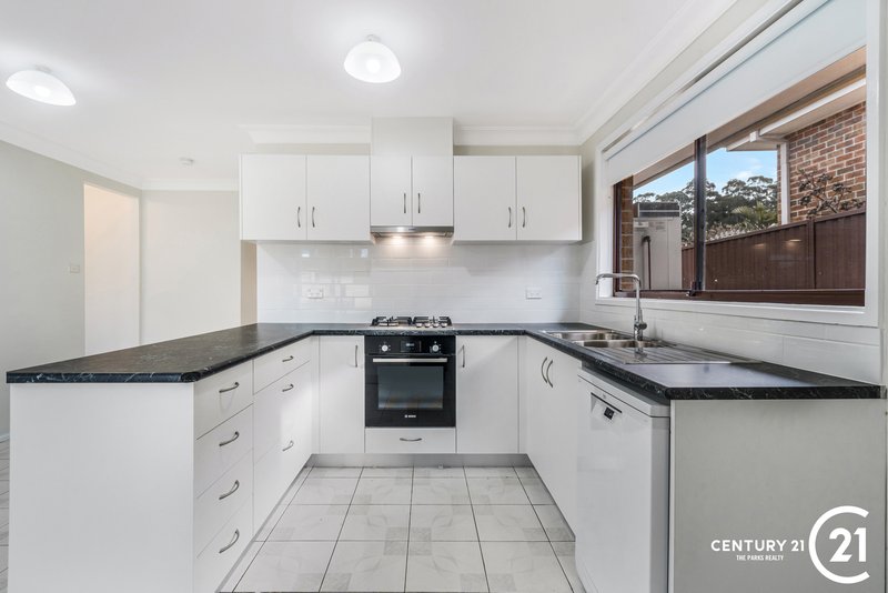 Photo - 19 Opal Place, Bossley Park NSW 2176 - Image 5