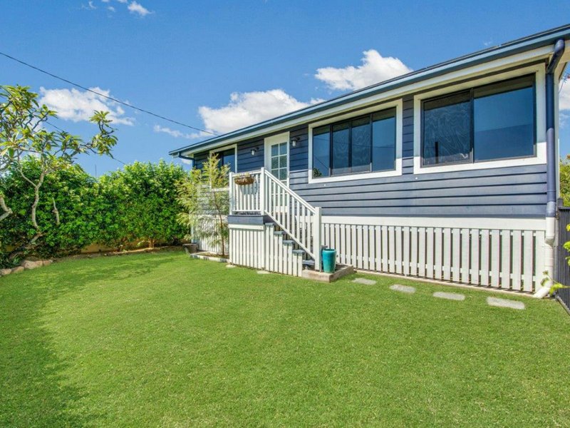 Photo - 19 Orana Avenue, Boyne Island QLD 4680 - Image 2