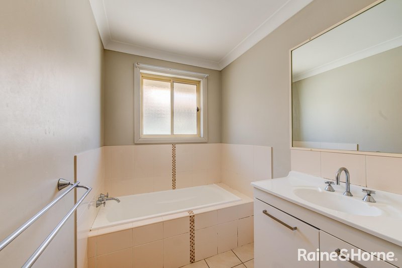 Photo - 19 Orley Drive, Tamworth NSW 2340 - Image 10