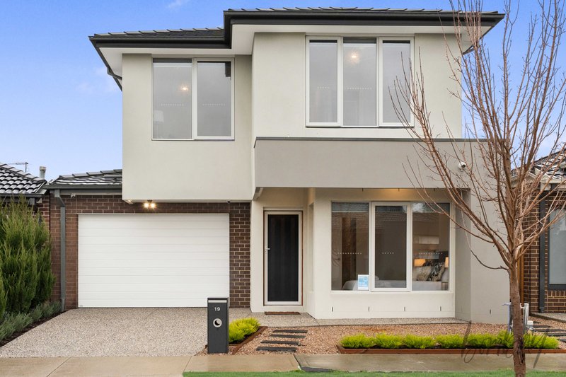 Photo - 19 Oxbow Street, Mickleham VIC 3064 - Image 2