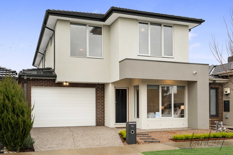 Photo - 19 Oxbow Street, Mickleham VIC 3064 - Image 4