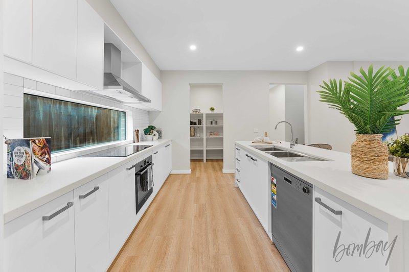 Photo - 19 Oxbow Street, Mickleham VIC 3064 - Image 5