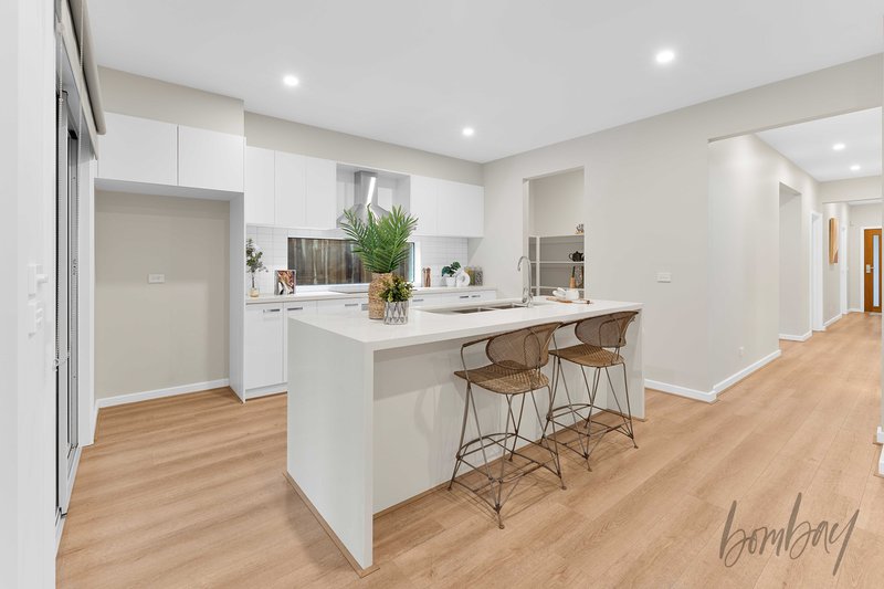 Photo - 19 Oxbow Street, Mickleham VIC 3064 - Image 7