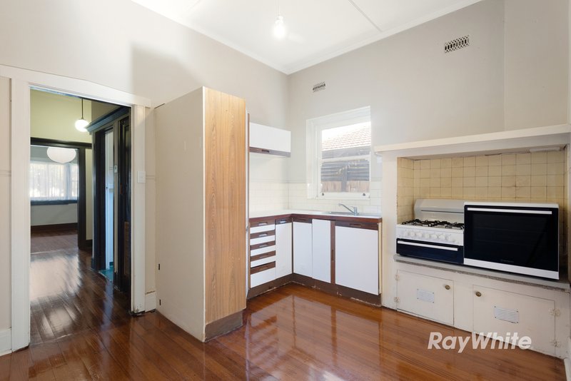 Photo - 19 Paget Street, Hughesdale VIC 3166 - Image 4