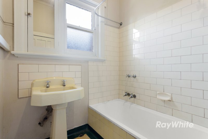 Photo - 19 Paget Street, Hughesdale VIC 3166 - Image 8