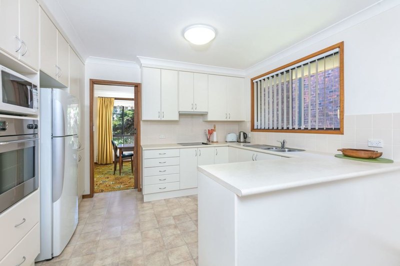 Photo - 19 Panaview Crescent, North Rocks NSW 2151 - Image 2