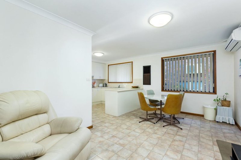 Photo - 19 Panaview Crescent, North Rocks NSW 2151 - Image 5