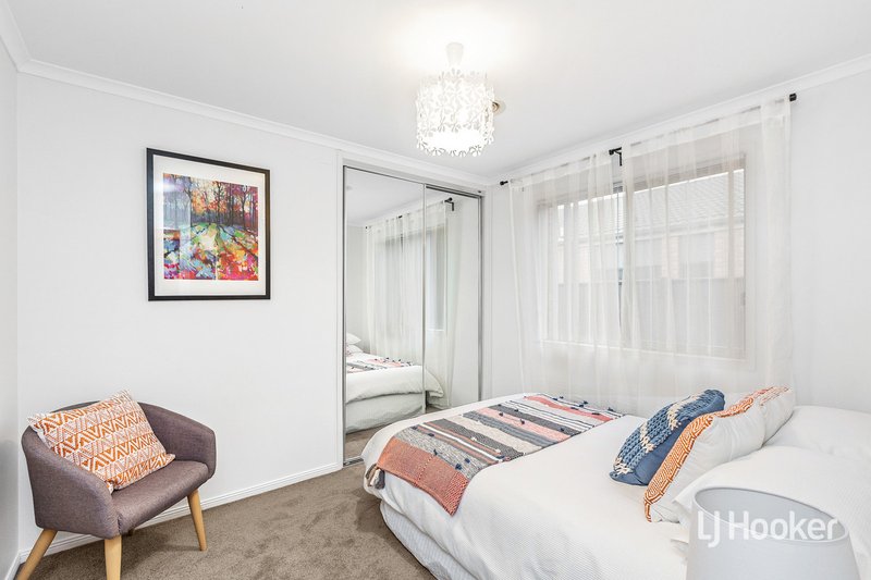 Photo - 19 Pankhurst Promenade, Point Cook VIC 3030 - Image 13