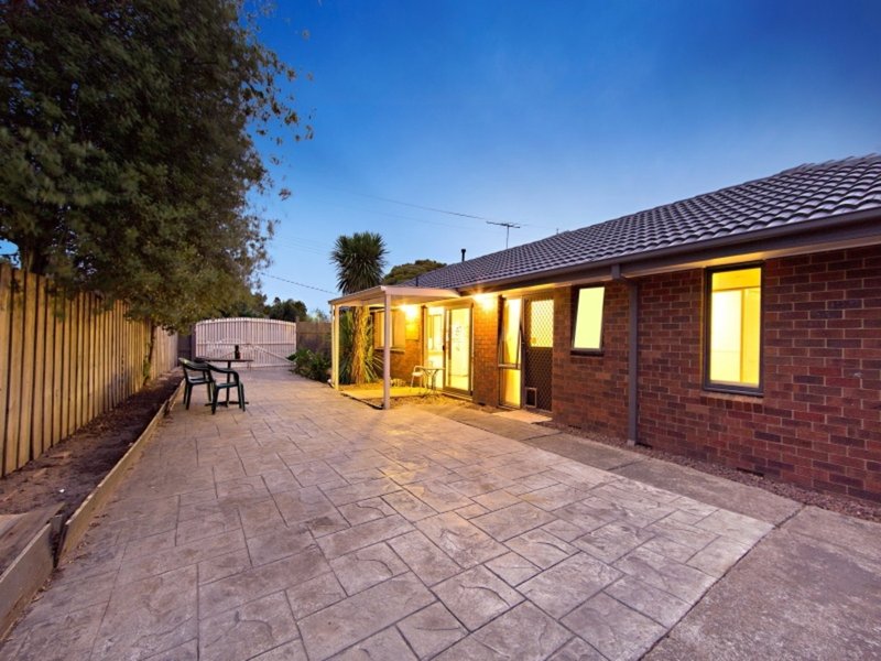 Photo - 19 Paras Drive, Carrum Downs VIC 3201 - Image 3